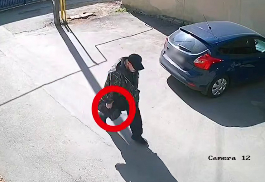 Мужик ударил и ограбил 89-летнюю бабулю в Ростове 