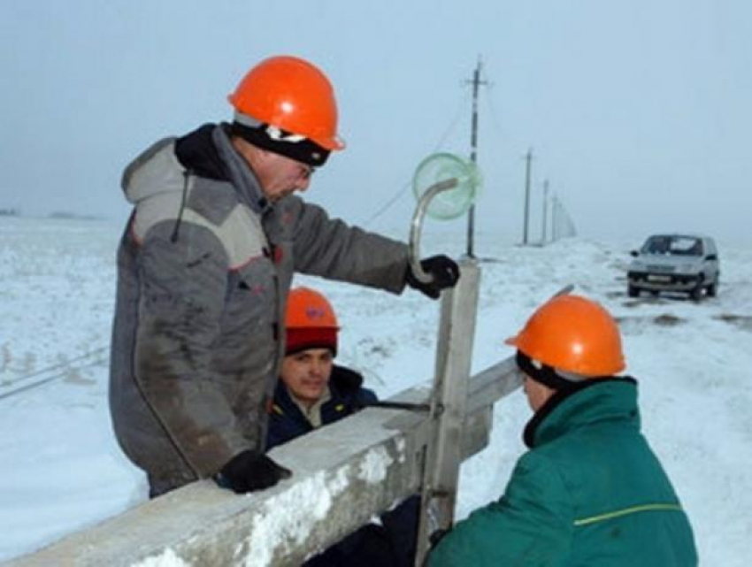 Более 200 тысяч человек остались без электричества из-за урагана в Ростовской области и на юге России