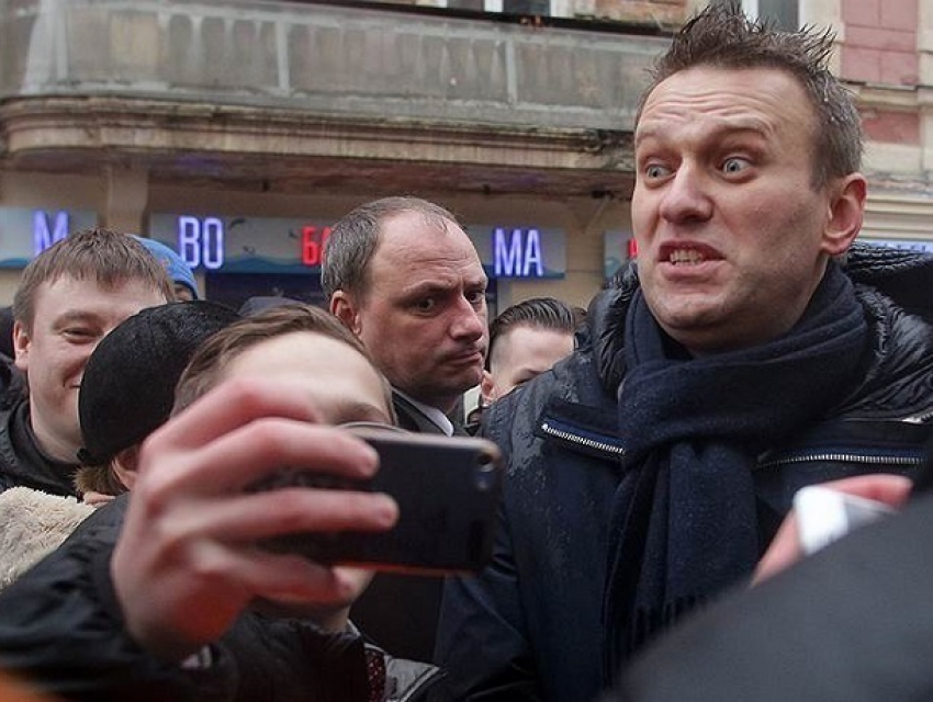 Навальный собирается на три часа заполнить своими сторонниками Театральную площадь в Ростове