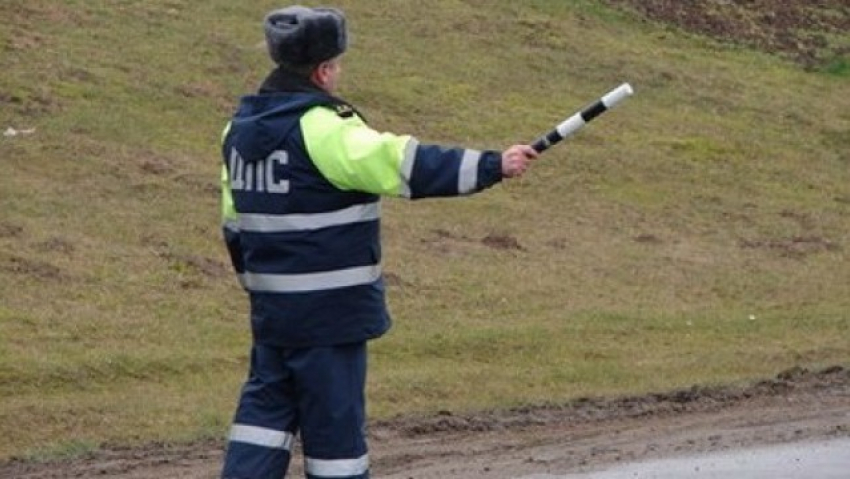  В Ростовской области пьяный водитель «Оки» протаранил полицейскую машину, скрываясь от преследования 