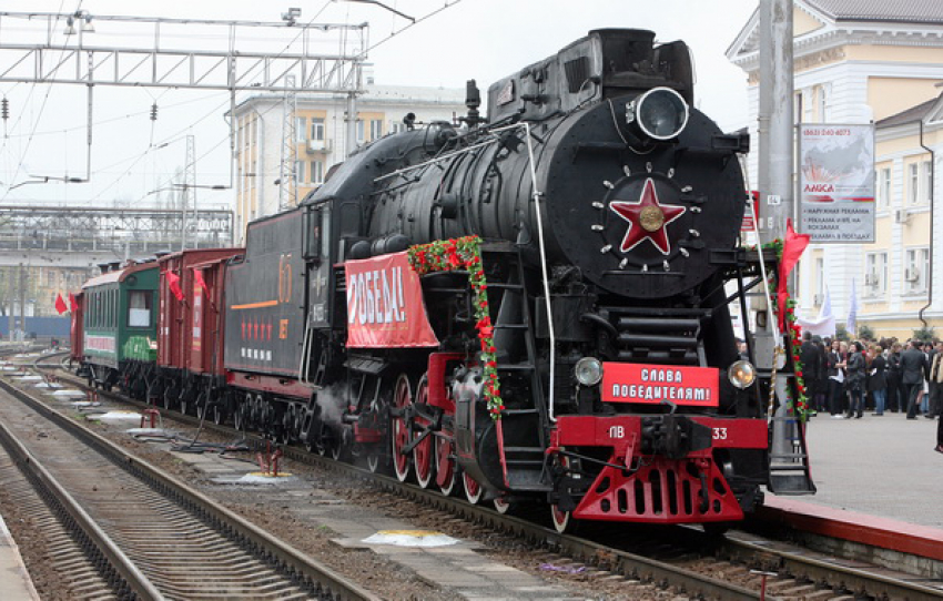 Ростовчане встретили ретро-поезд «Победа»