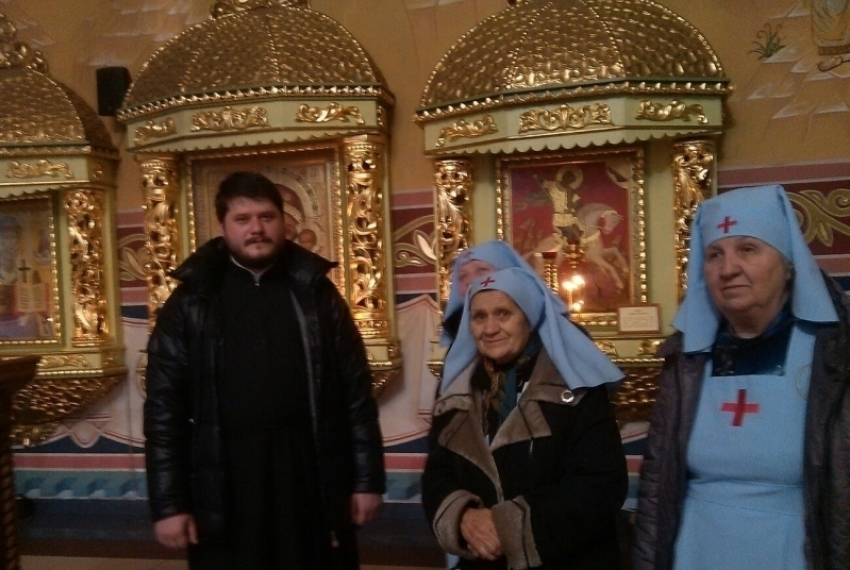 Сестры милосердия подарили заключенным азовской колонии крещальные рубашки