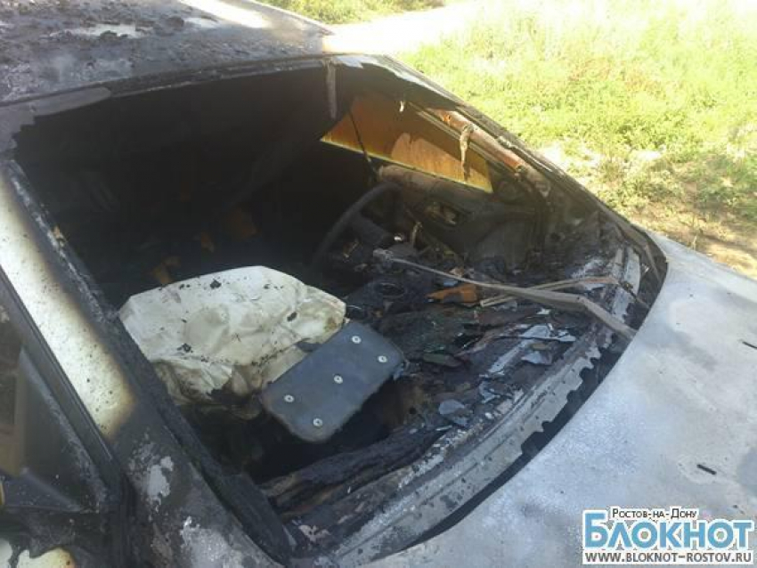 В Новочеркасске сожгли автомобиль депутата городской думы