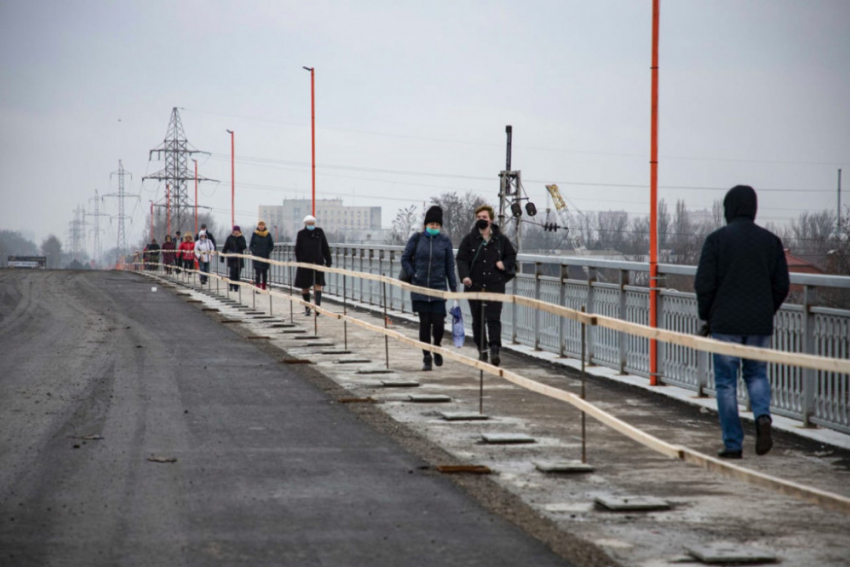 Жители четырех СНТ в Ростове остались без подъездных путей из-за реконструкции моста на Малиновского