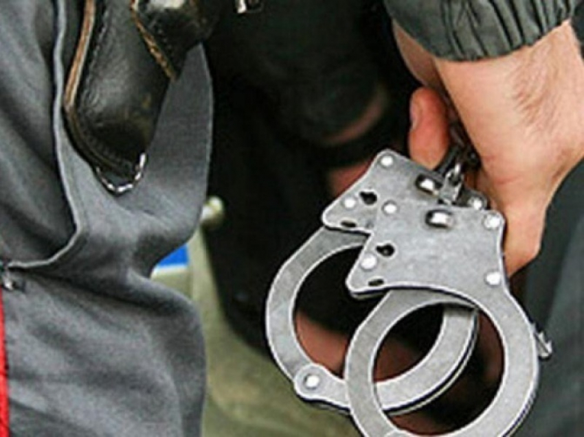 В Батайске мужчина нанес женщине 9 ножевых ударов из-за полумиллиона рублей
