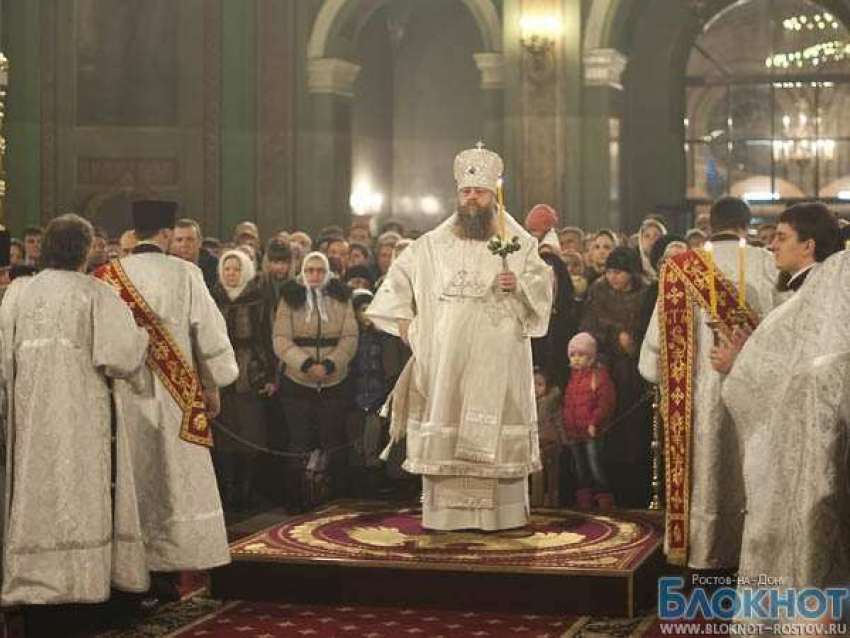 Православные христиане Ростовской области празднуют Рождество Христово 