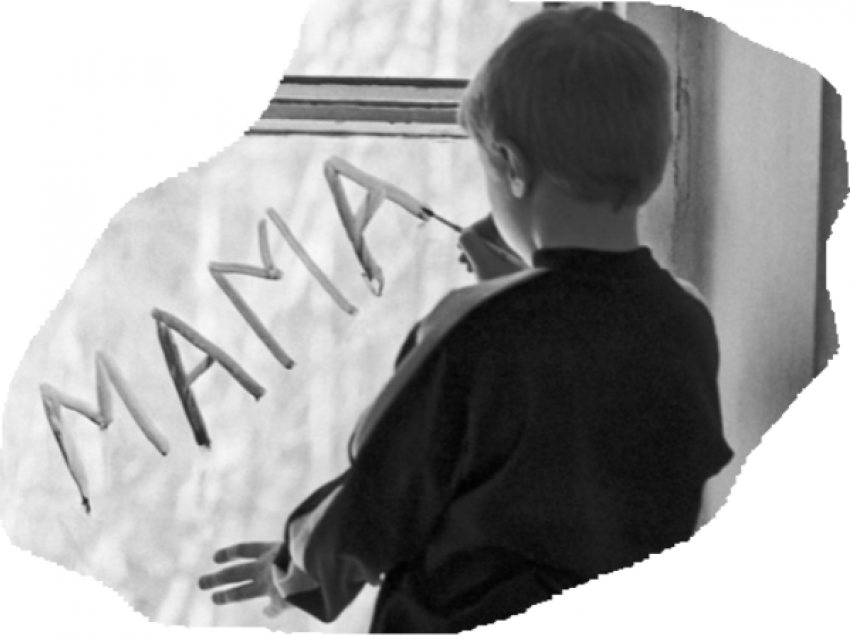 До 999 человек снизилось количество детей-сирот в областном банке данных 