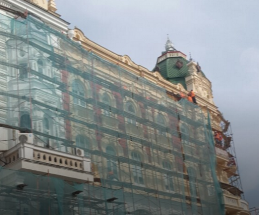 Видеть мэрию в бежевом цвете не желают ростовчане