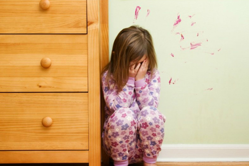 Мужчина развратил малолетнюю падчерицу в Шахтах