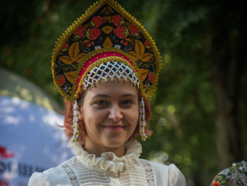 Ростовчане выстроились в очередь за бесплатным угощением с национальным колоритом