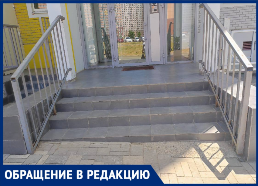 На неработающий подъемник и отсутствие пандуса в доме пожаловались жители ростовской Левенцовки