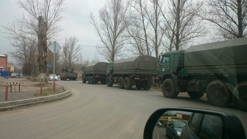 Колонна бронетехники замечена в Ростове на Оганова 