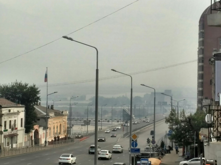 Пожар на левом берегу Дона: центр Ростова погружается в вонючую мглу