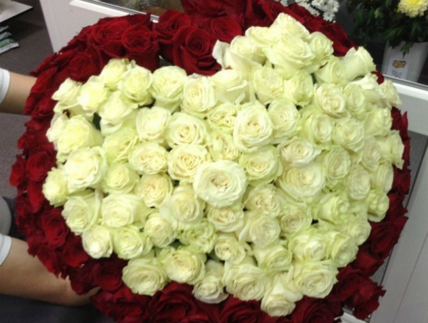 Арендовать букет из 101 розы для селфи предложили женщинам Ростовской области