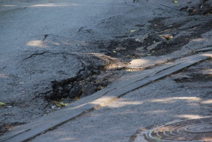 Очередной провал асфальта произошел в Железнодорожном районе