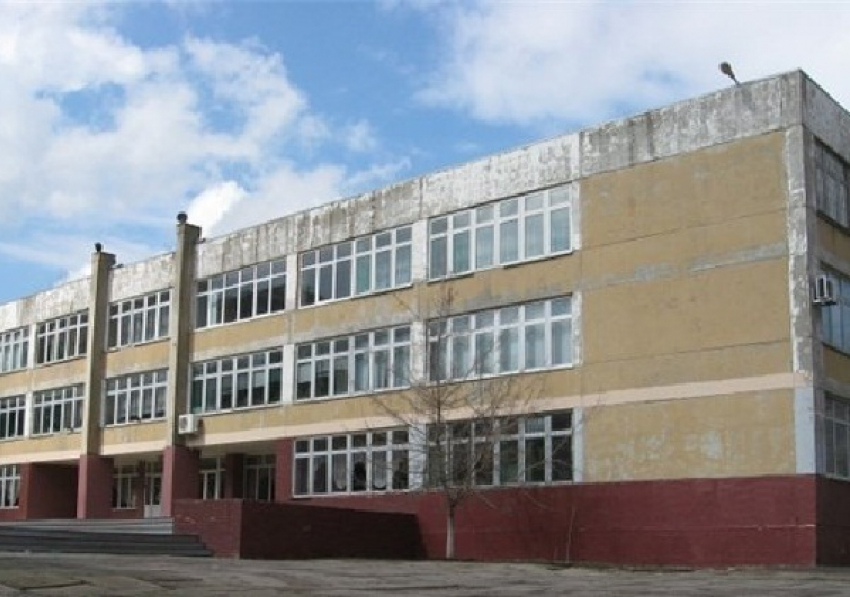 В Ростове полиция ищет бомбы в двух школах