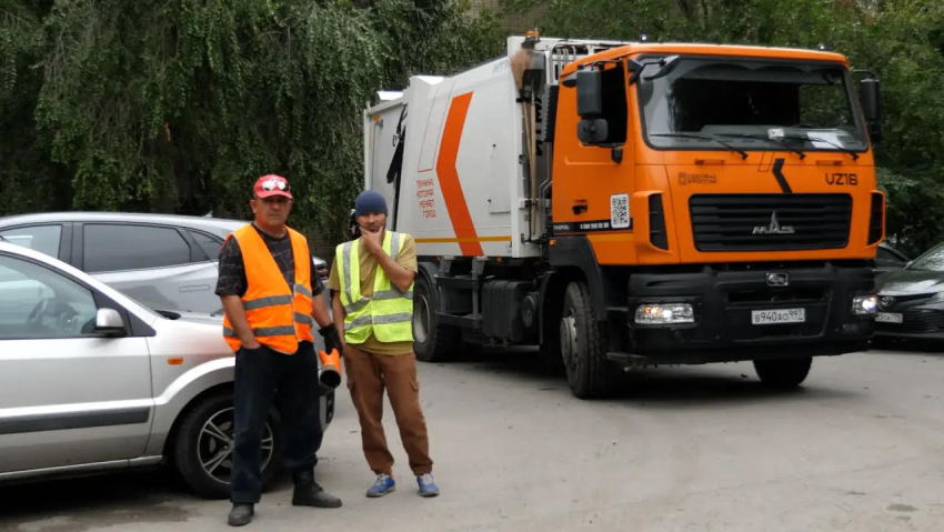 В Ростове появилось три новых мусоровоза отечественного производства
