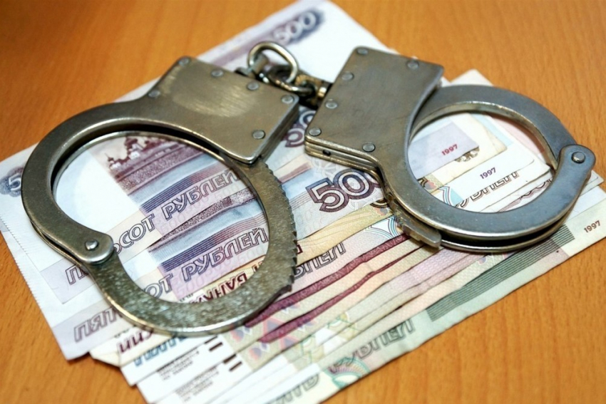 В Сальске вор со стажем украл кошелек с деньгами 
