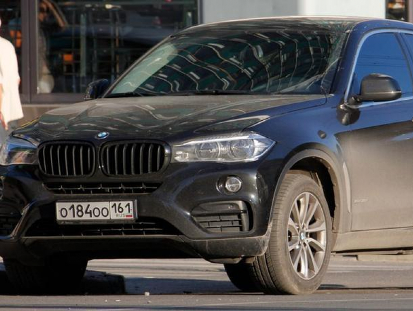 Мужчина на BMW сбил двух пешеходов и устроил рискованные гонки с полицией Ростова 