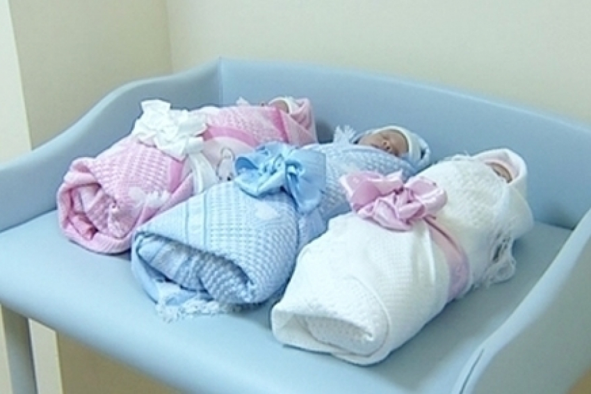 За сутки в областном перинатальном центре родились шесть пар двойняшек 