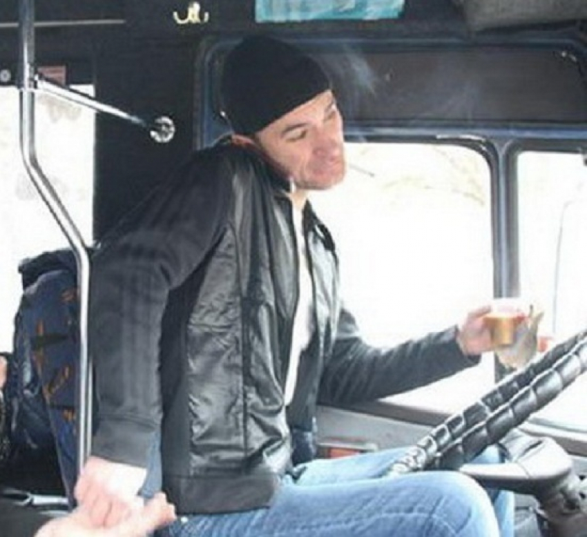 Пассажирка раскритиковала водителей ростовских маршруток за «волосатые животы», курение за рулем, мат и телефонные разговоры