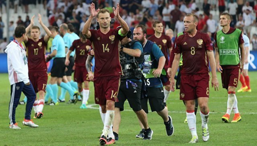 Денис Глушаков из Миллерово и Василий Березуцкий не дали Англии вырваться вперед 