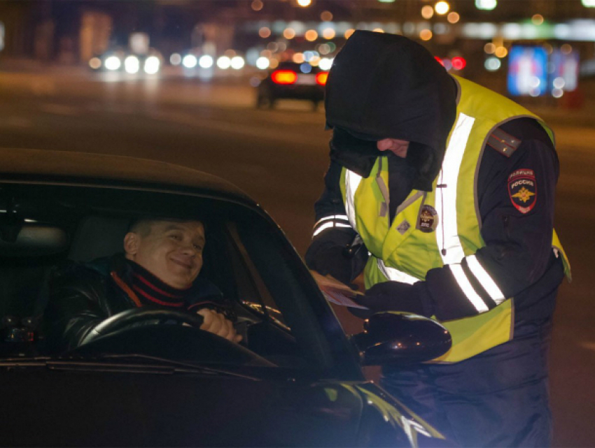 Около тысячи водителей-нарушителей задержали в канун Нового года дорожные полицейские на Дону