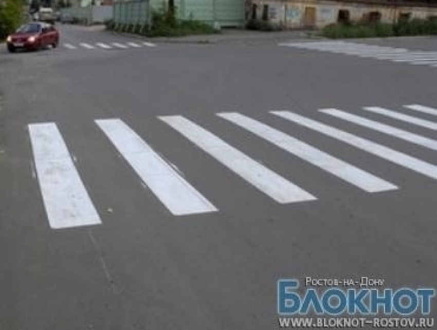 В Ростове девушка-водитель сбила мать с ребенком на пешеходном переходе