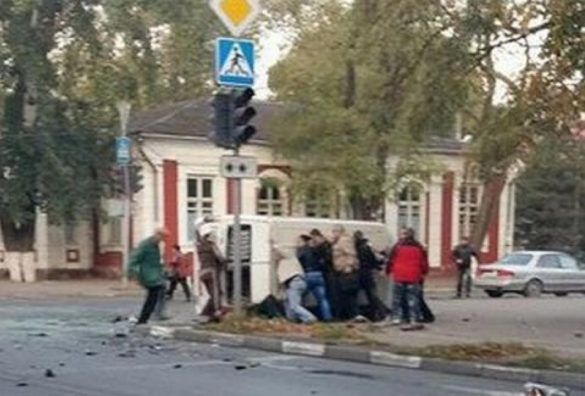 Аварию в Азове с одним погибшим и шестью ранеными спровоцировала экс-сотрудница МВД