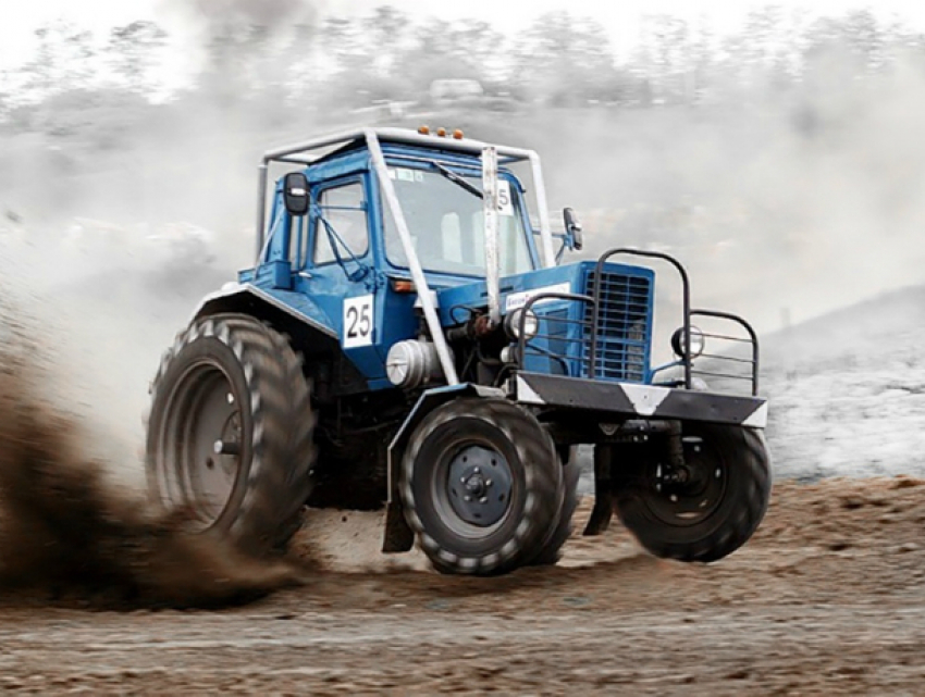 Бомж угнал трактор с поля в Ростовской области