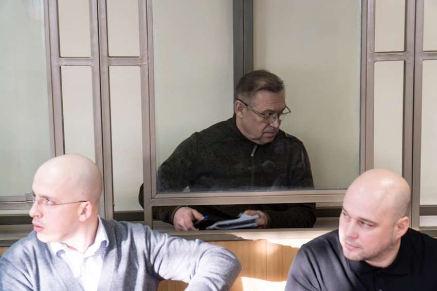 Бывший замгубернатора Виктор Гончаров заявил на суде, что ущерб бюджету нанес не он, а менеджеры банка