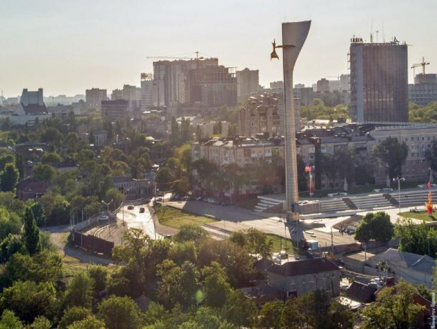 Стела на Театральной площади Ростова пока останется памятником культуры