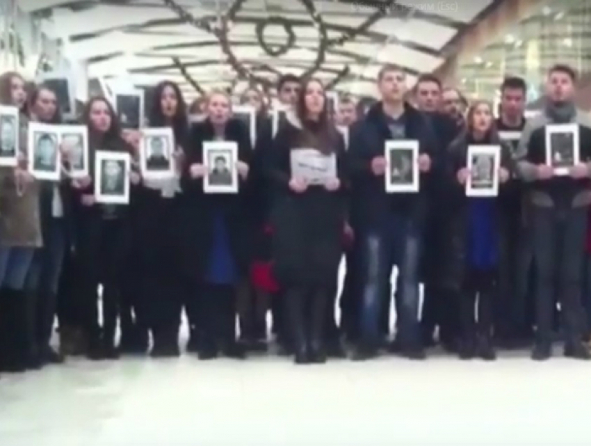 Они пели и спасали людей ради мира на Земле: беспрецедентную акцию памяти по погибшим на Ту-154 ростовчане сняли на видео