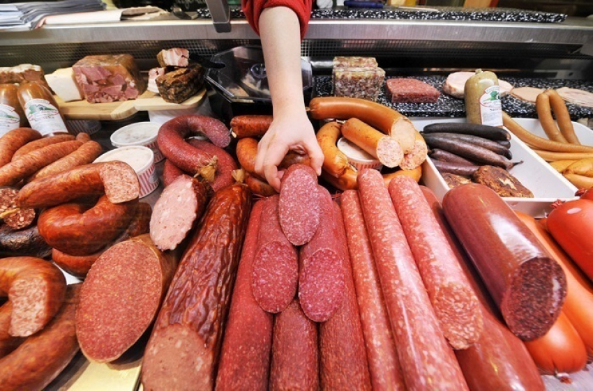 Гипермаркет «Перекресток» заплатит штраф за мясные полуфабрикаты и колбасу