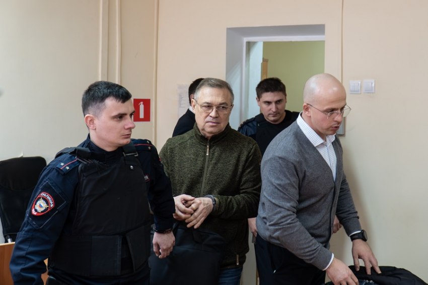 Виктор Гончаров хотел из суда уехать в больницу, а трое других подсудимых частично признали вину