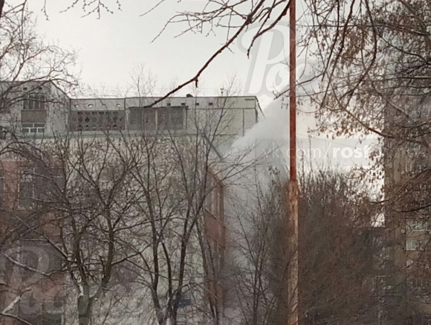 Из горящей школы в Северном микрорайоне Ростова экстренно эвакуировали детей