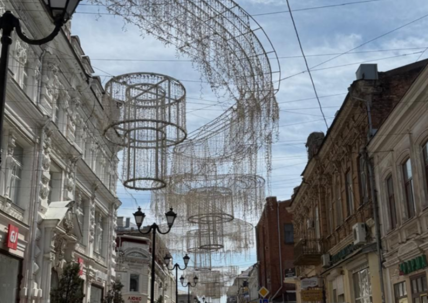 В Ростове демонтируют световую инсталляцию «Северное сияние» на Семашко