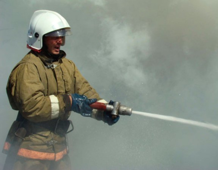 В Ростовской области в пожаре в частном доме погибли мужчина и женщина