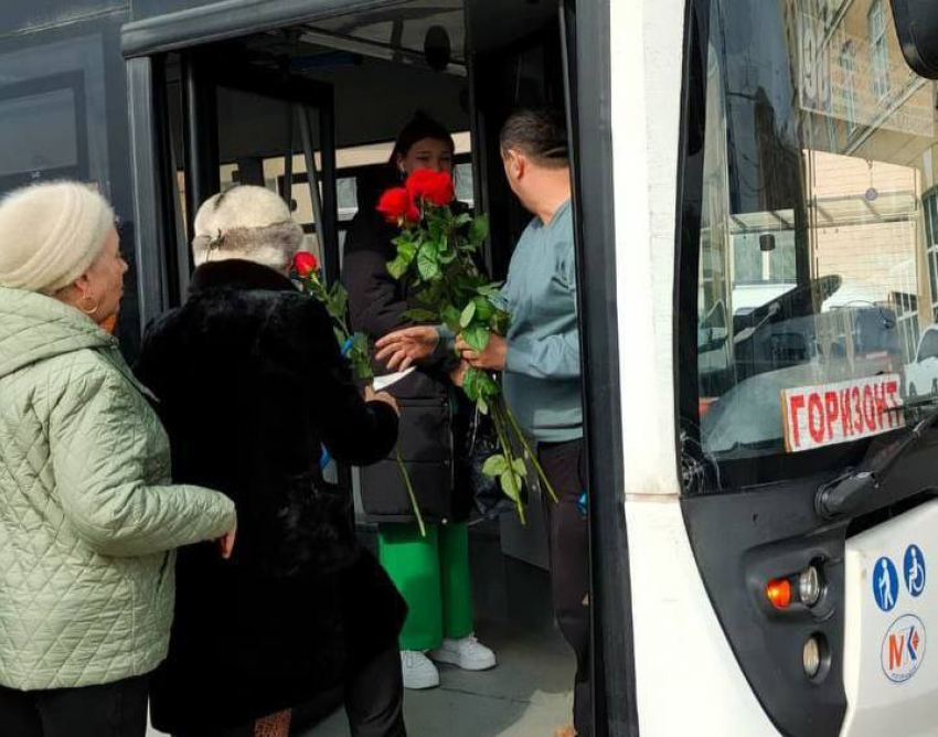 Донской губернатор поздравил водителей с профессиональным праздником 