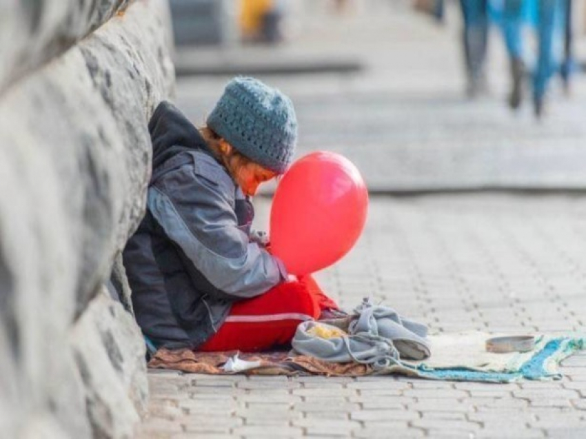 В Ростовской области безжалостная мать превратила своих детей в рабов, заставляя их попрошайничать