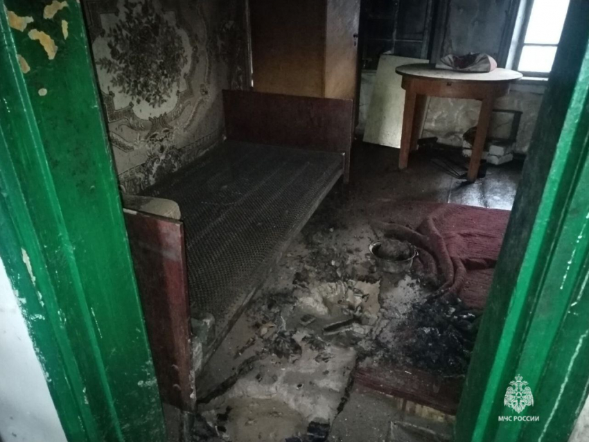 Мужчина погиб на пожаре в собственной спальне в Ростовской области 