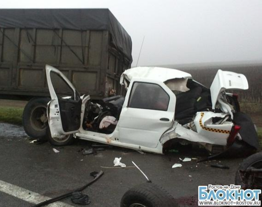 В ДТП в Ростовской области погибли пассажир и водитель такси