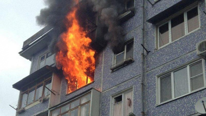 Из-за пожара в Ростове эвакуировали 40 человек из многоэтажки