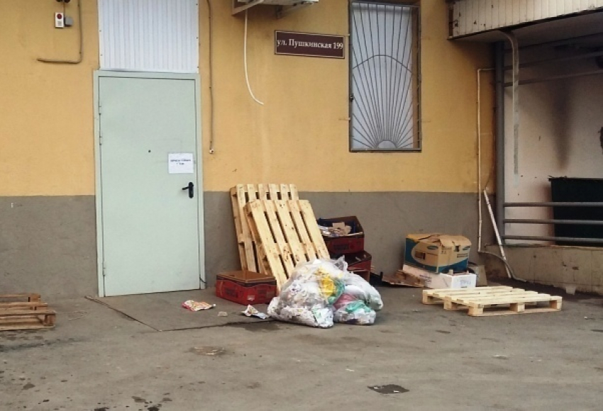 Сетевые магазины Ростова заплатят штрафы за мусор на своей территории