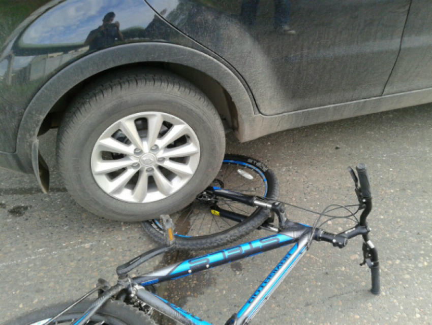 «Скрытный» автомобилист сбил двух 15-летних велосипедисток на перекрестке Ростова