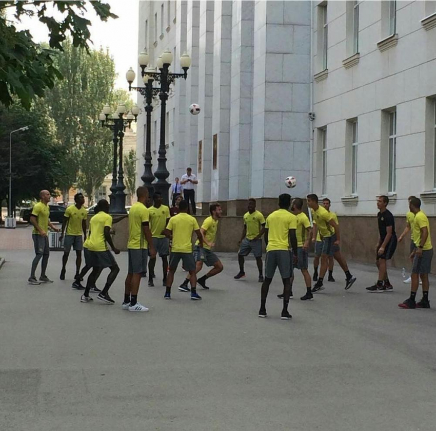 «Андерлехт» провел тренировку на площади Советов в центре Ростова 