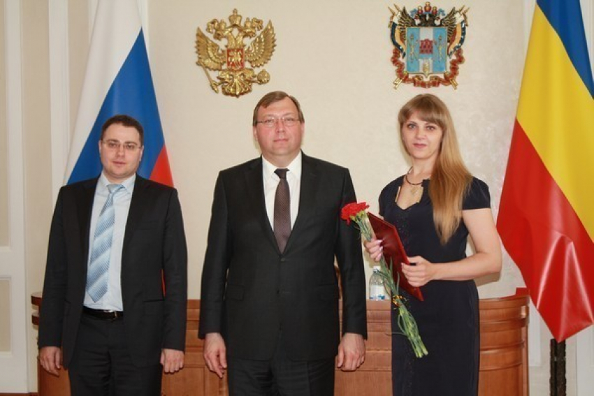 Лучшие специалисты МФЦ Ростовской области отмечены благодарственными письмами губернатора 