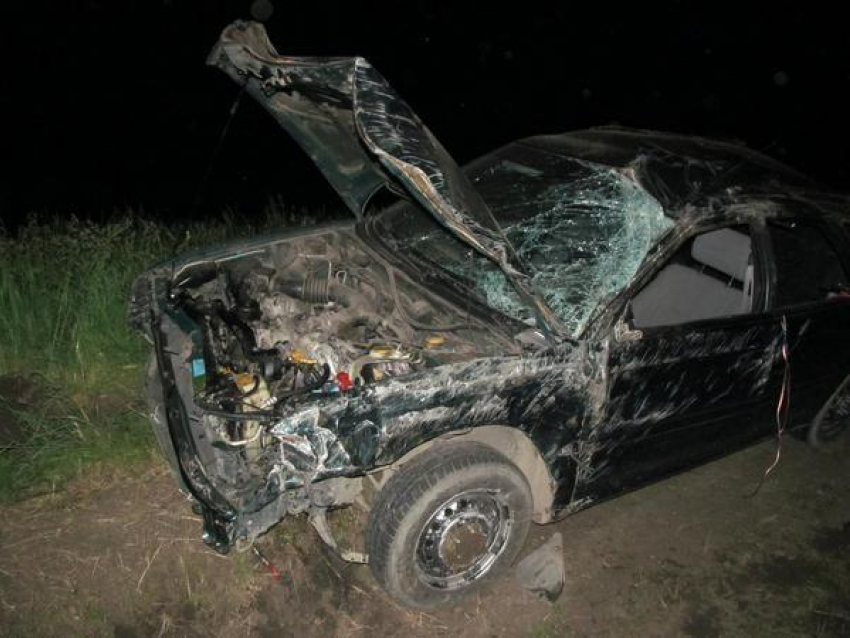 В Ростовской области водитель «Субару» вылетел из машины при столкновении с КамАЗом
