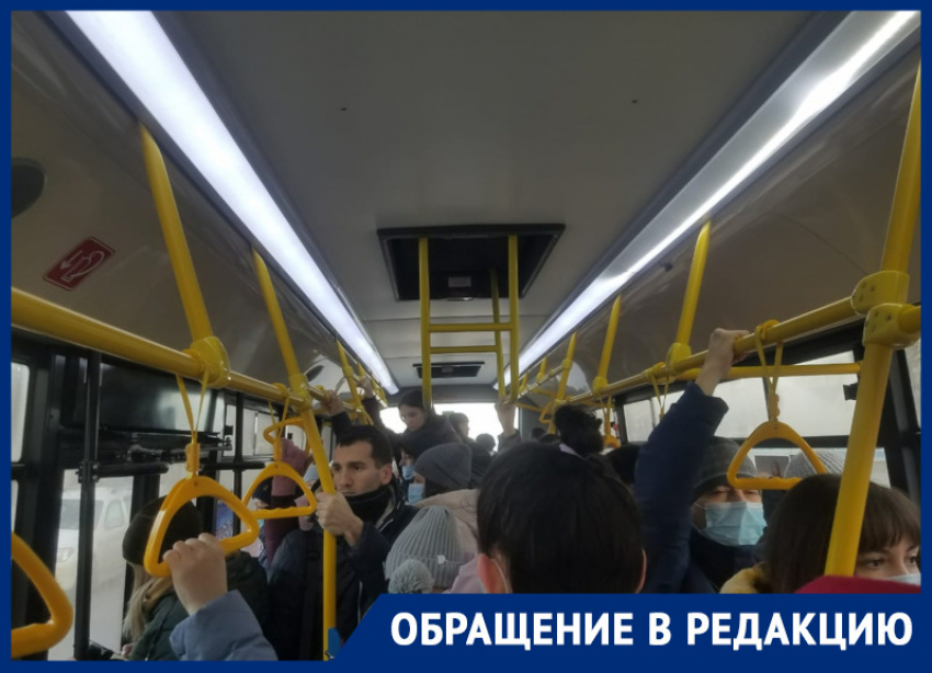 COVID-19 не помеха: в автобусах Ростова продолжается давка 
