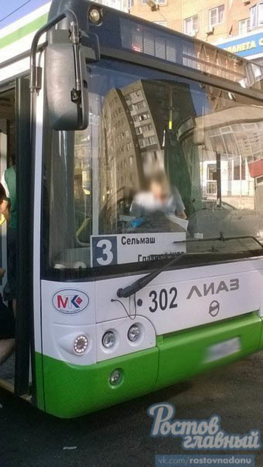 Из-за нервного водителя автобуса в Ростове пострадала беременная женщина с годовалым ребенком
